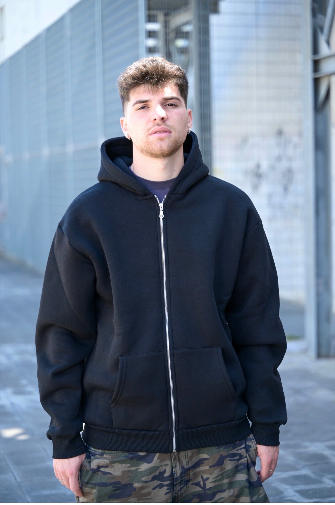 FELPA ZIP CON CAPPUCCIO